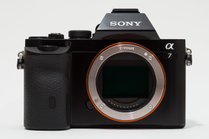 en: Sony Alpha ILCE-7 (A7) full-frame camera. de: Sony Alpha ILCE-7 (A7) Vollformat Kamera.